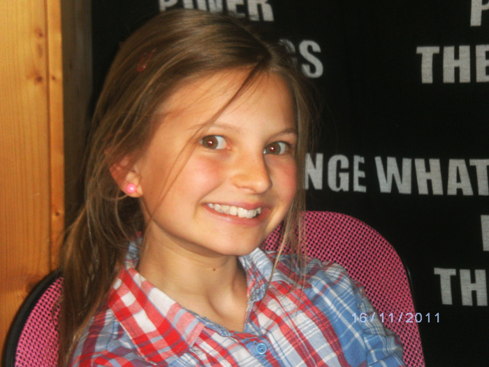Anna, our daughter: 12 years old and pupil of the school here in Rauris, she´s dancing Hip Hop, loves to jump trampoline, she plays the piano and guitar, ... - anna-wieser01